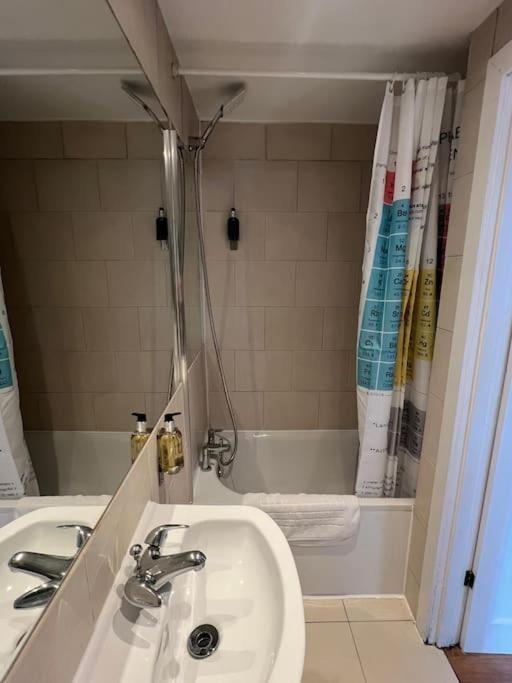 Imperial Hogarth Road Apartment -4Th Floor 런던 외부 사진